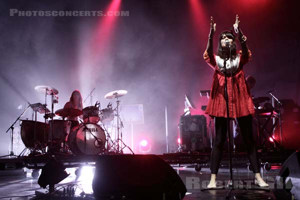 BAT FOR LASHES - 2009-11-04 - PARIS - Olympia - 